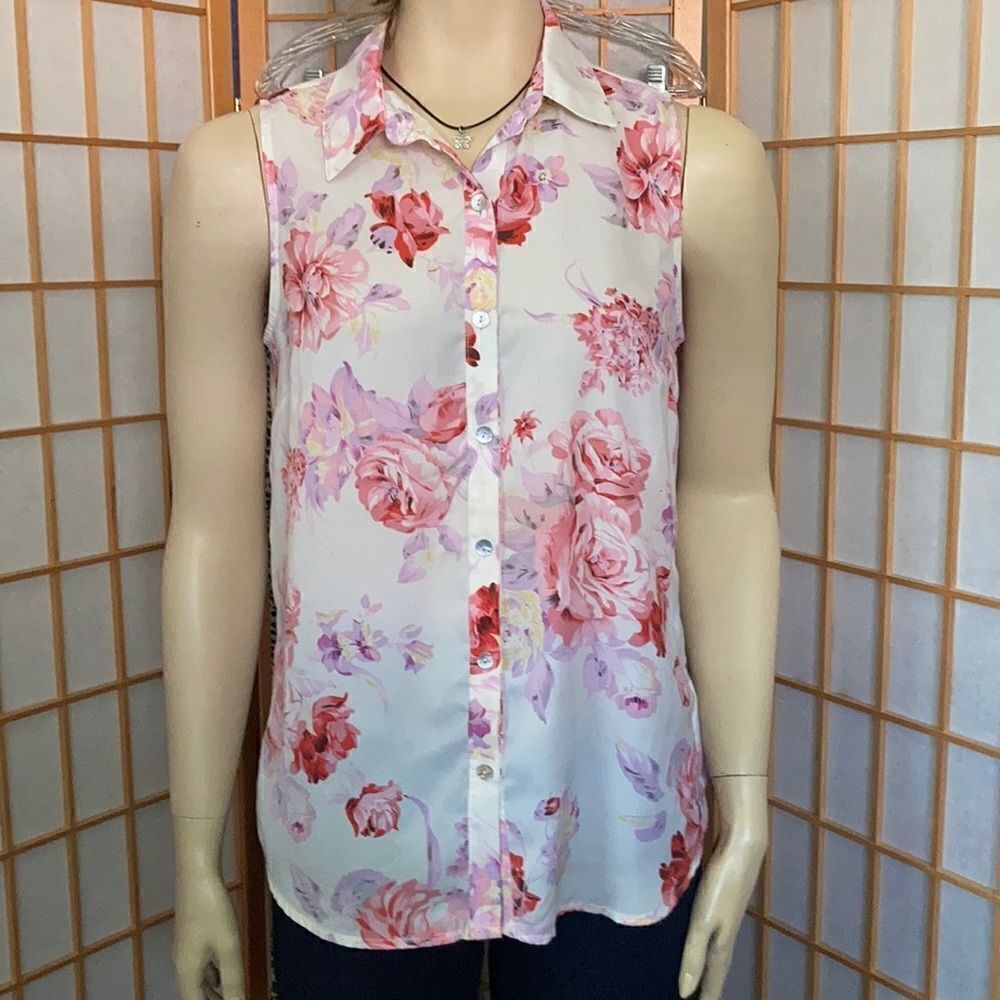 3/$20 Forever 21 Sleeveless Buttondown w/ Collar
